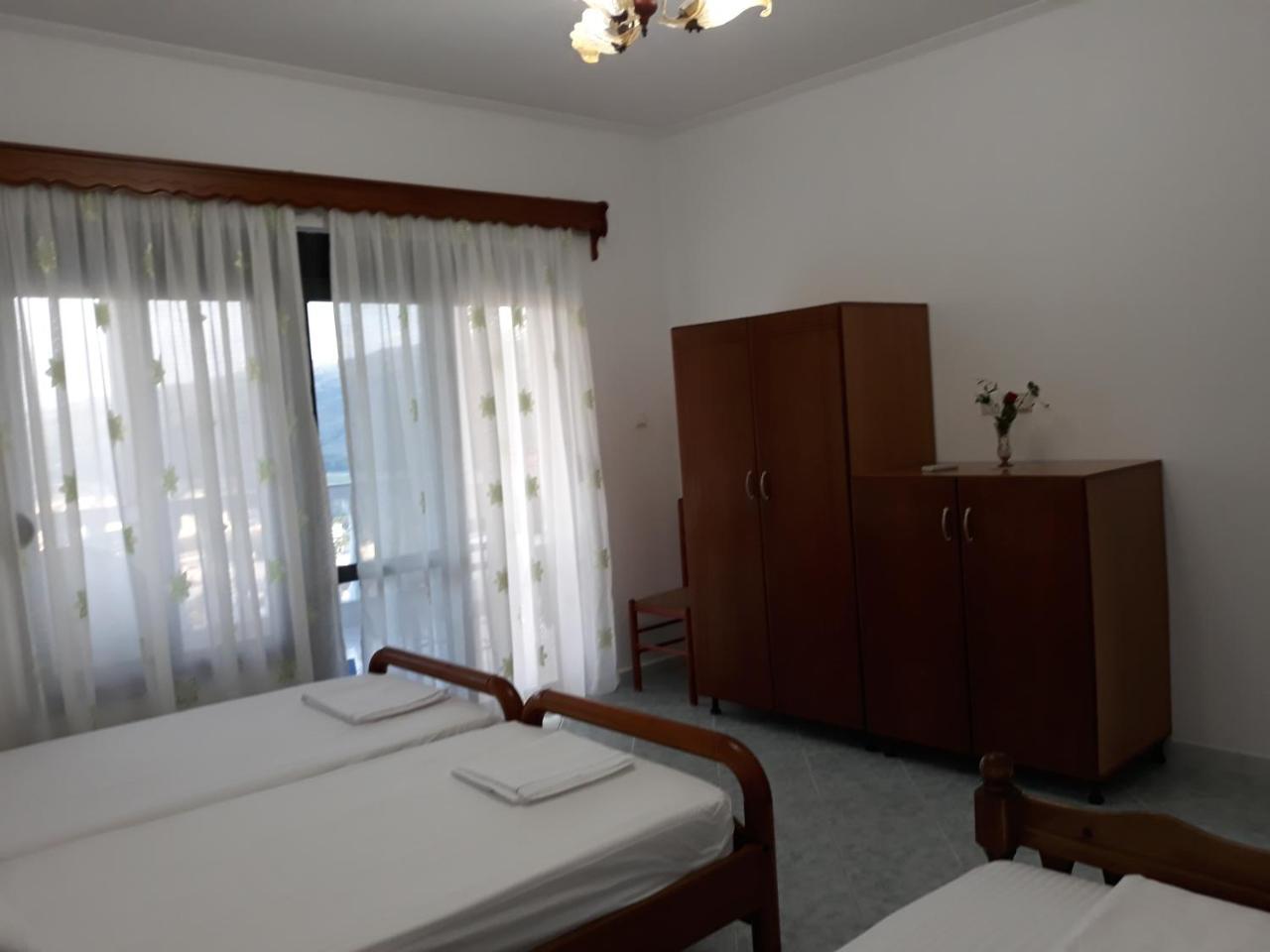 Guest House Xhuljon 베라트 외부 사진