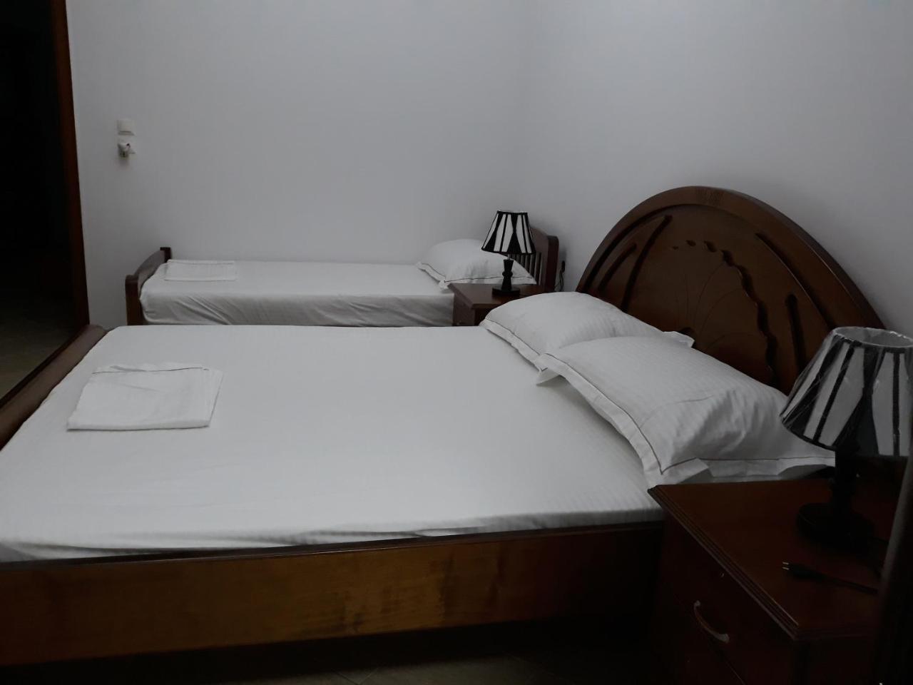 Guest House Xhuljon 베라트 외부 사진